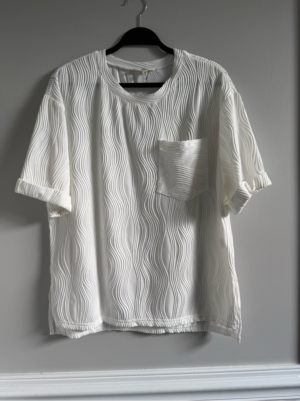 Entro Wave textured short sleeve shirt, medium, EUC, white